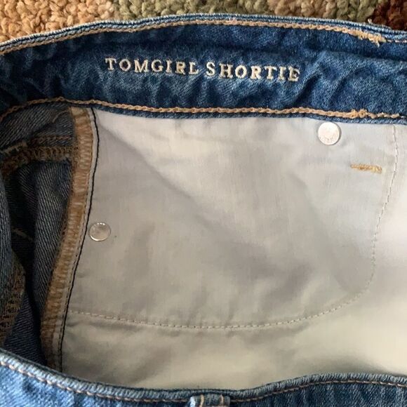 EUC WOMEN’S SIZE 8 AMERICAN EAGLE DISTRESS TOMGIRL SHORTIE JEAN SHORTS - Picture 6 of 9